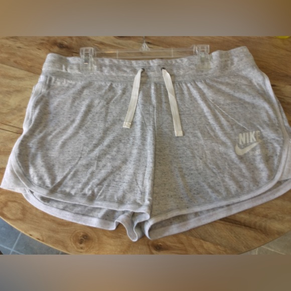 NWT NIKE SLIM FIT SPORTSWEAR HEATHER GRAY SHORTS SIZE - XL - Picture 9 of 11